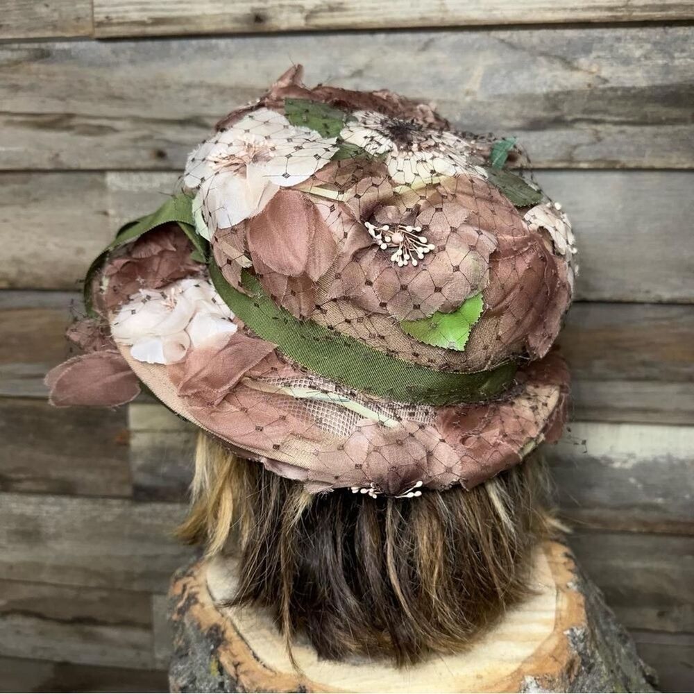 Vintage-american Women's Brown and White Hat - Picture 5 of 6